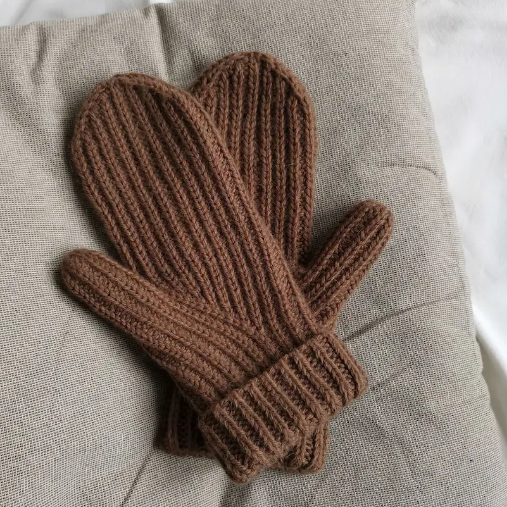 Classic Ribbed Mittens KNITTING PATTERN